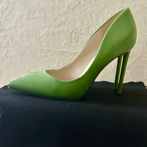 Rouge Pumps/Heels Condition-01 - Picture 6 of 9